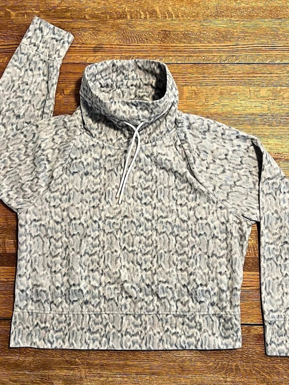 Old Navy Active MicroFleece Snakeskin Pullover Top Large